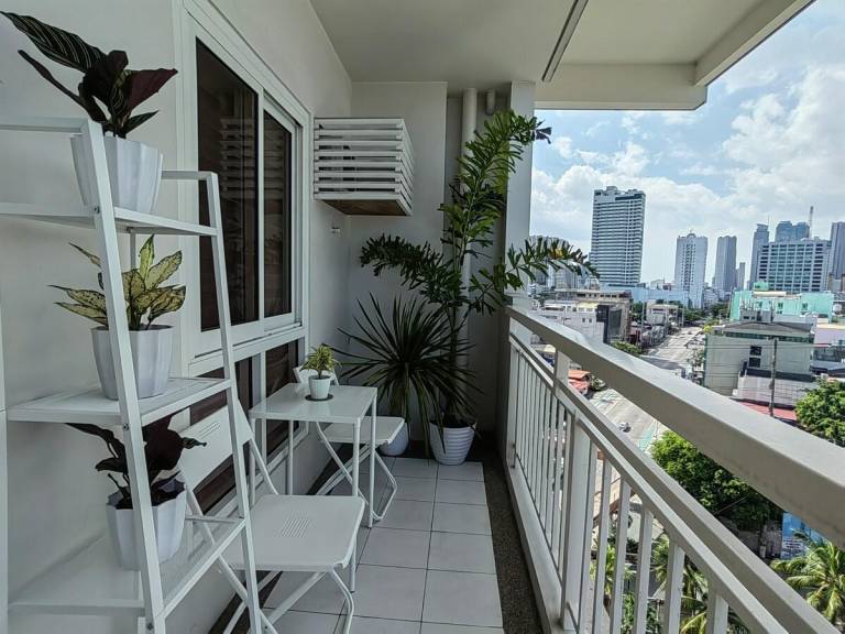 Happirest Cozy Crib 2-BR Lumiere Residences — photo 3