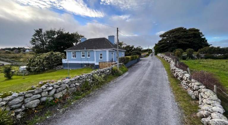 House with 3 rooms for 6 persons in Galway