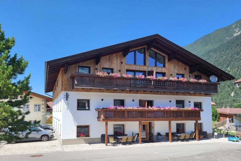 Ferienhaus mit Hund in Bichlbach, Berwang f&uuml;r max. 11 Personen