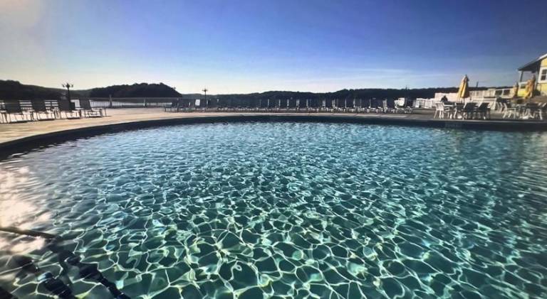 Vacation home with pool — photo 5