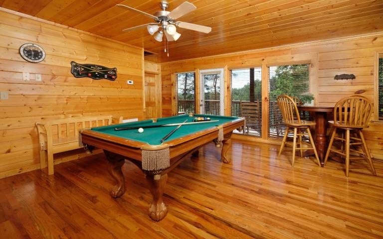 Pet Friendly, Hot Tub & Pool Table! - Boo Boo's Den — photo 2