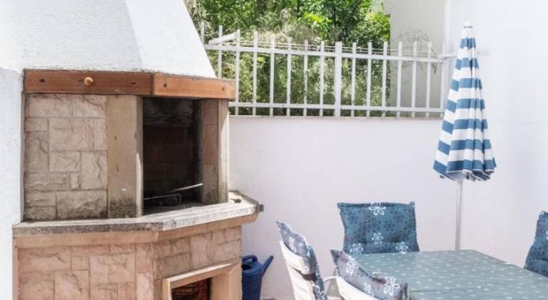 Rental apartment with terrace & grill — photo 4