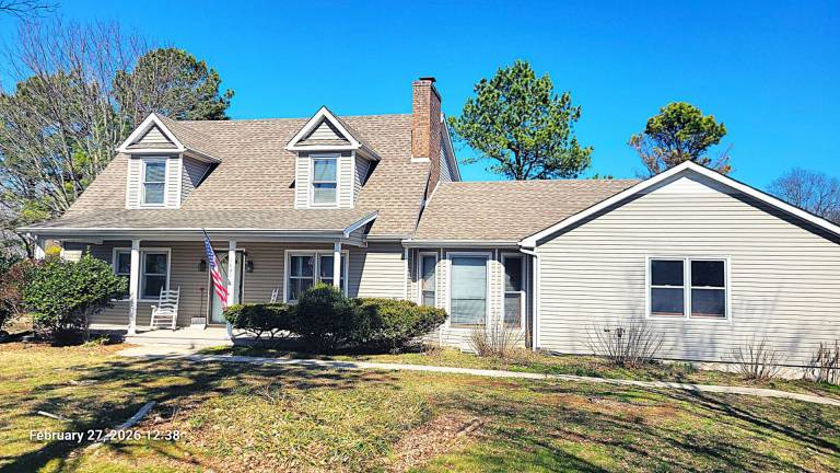 Child-friendly charming house with yard | Pets are welcome in Kent, KY