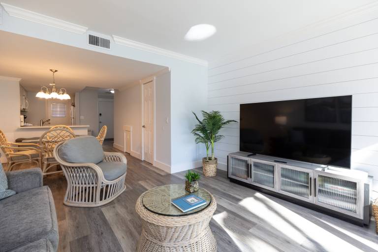 48 Hilton Head Cabanas: Steps to the Beach, 2 Bed, 2.5 Bath, Sleeps 6 Dogs OK — photo 2