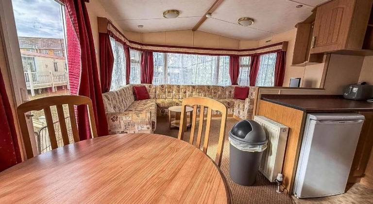 Superb Dog Friendly Caravan With Decking In Hunstanton In Norfolk Ref 13010L — photo 3