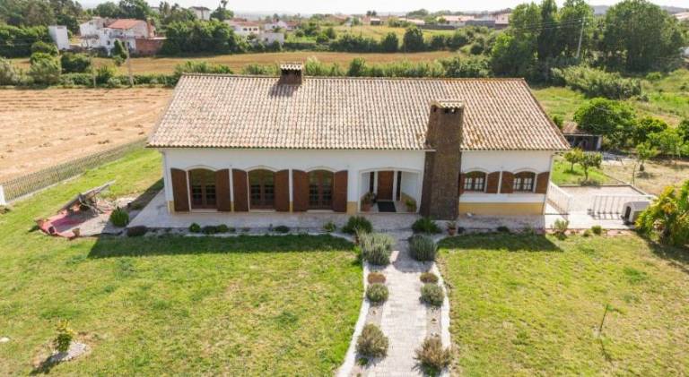 Rental apartment with garden, private pool & terrace in Coimbra