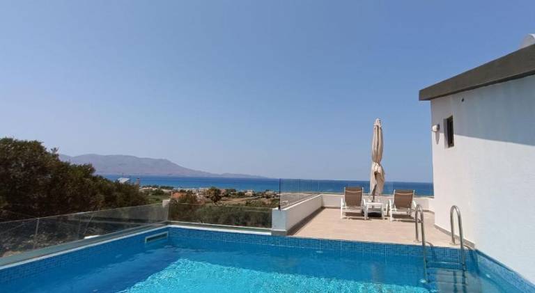 Villa with private pool, yard & patio — photo 3