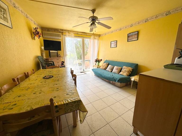 Provençal Apartment with Parking and Pets Allowed, 700m from Beach — photo 2