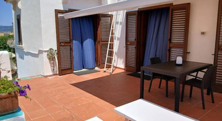 Vacation home with yard & patio | Beach nearby | Pets allowed — photo 4