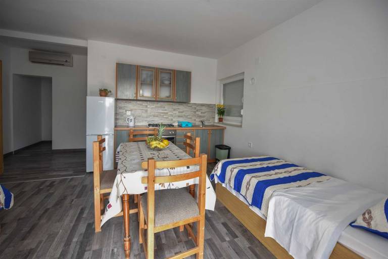 Holiday apartment with patio in Senj