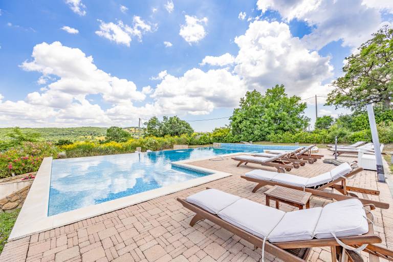 Family-oriented wonderful luxury rental with jacuzzi, BBQ & yard | Pets are welcome in Manciano