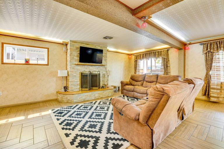 Pet-Friendly Home Near Downtown Henderson — photo 4