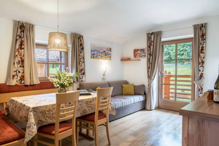 Apartment "Schlosshof Schneewittchen" with Mountain View, Balconies & Wi-Fi in Fie allo Sciliar