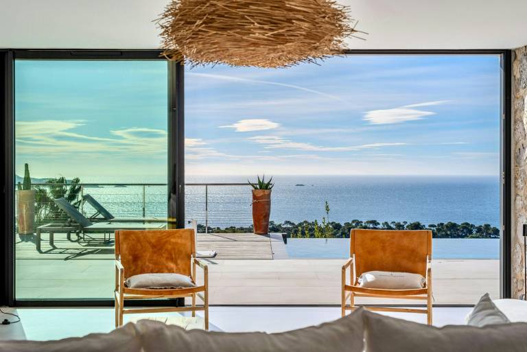 Moderne Villa mit Meerblick