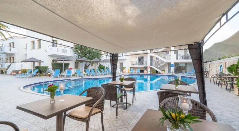 Serviced apartment with patio, pool & yard | Close to the beach | Pet-friendly — photo 2