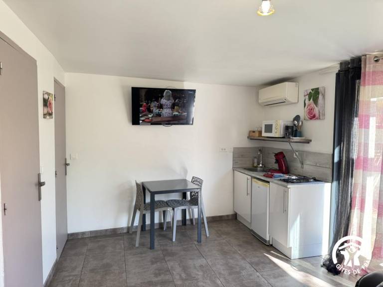Gite with yard & terrace — photo 2