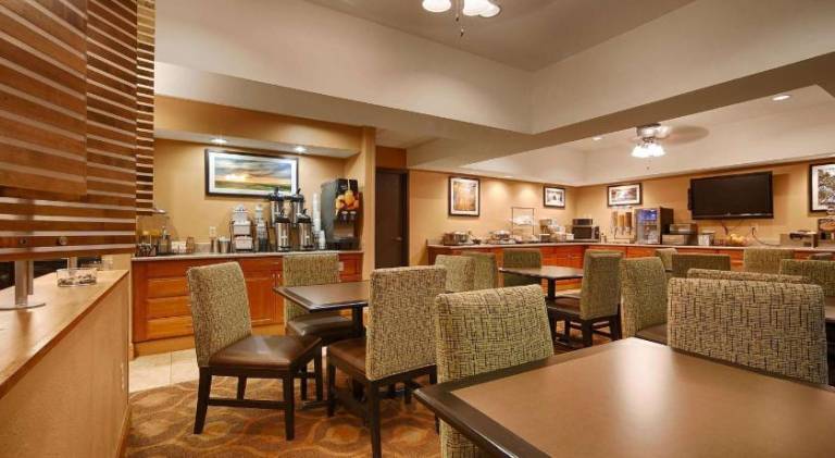 Best Western Plus Mishawaka Inn — photo 4