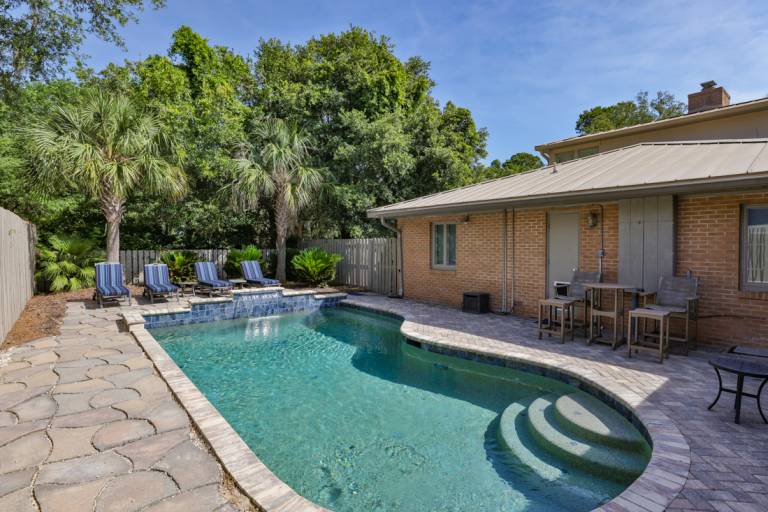 2 Night Hawk: Stunning 5th Row Ocean Home. Private Pool. Free Bikes in Hilton Head Island, SC