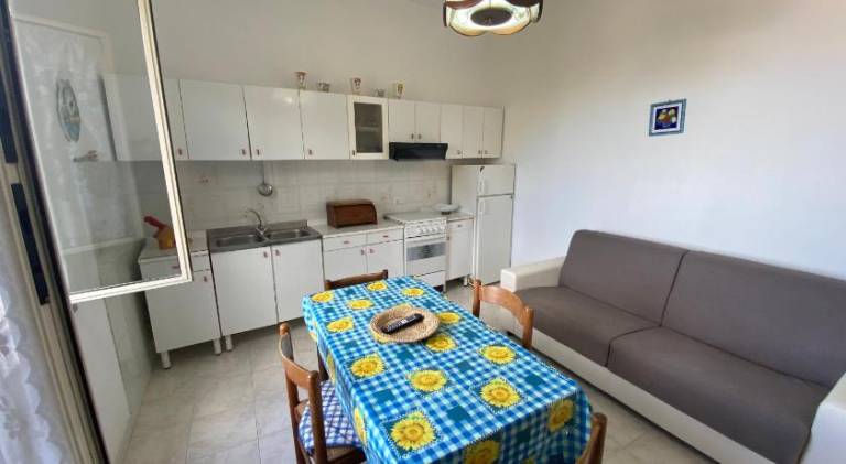 Apartment with patio & yard — photo 3