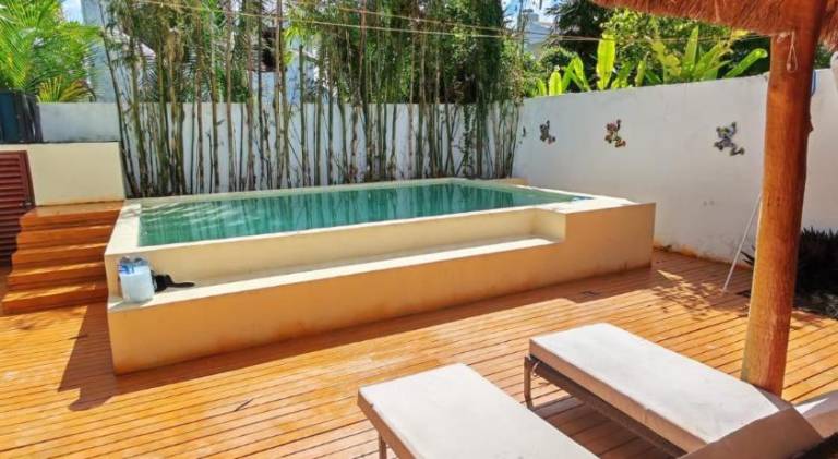 Vacation home with pool — photo 3