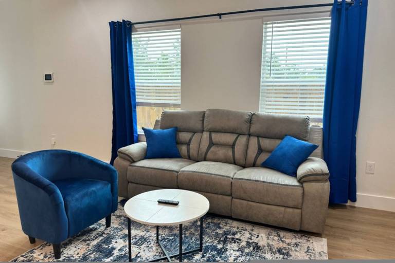 Quiet 3BR Home – Fast Access to IAH & Downtown — photo 5