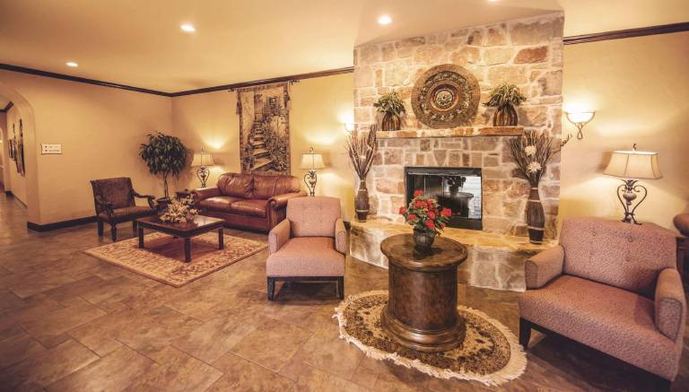 La Quinta Inn & Suites by Wyndham Marble Falls — photo 4