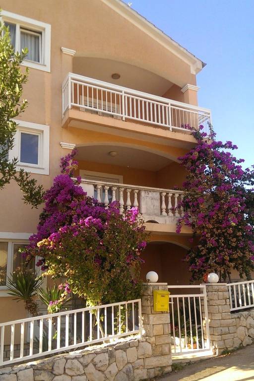 Holiday apartment with patio & barbecue | Nature view — photo 4