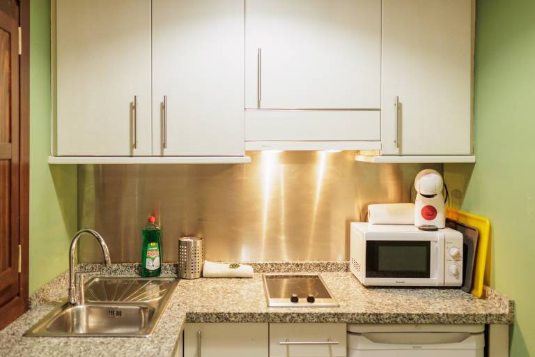 Galindo Center Premium Suites Apartment with Balcony, Wi-Fi, and Air Conditioning — photo 5