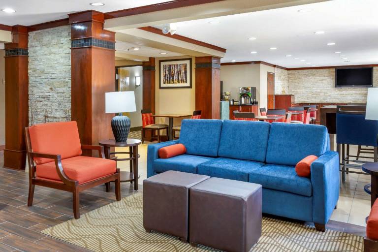 Comfort Inn Hoffman Estates - Schaumburg — photo 2