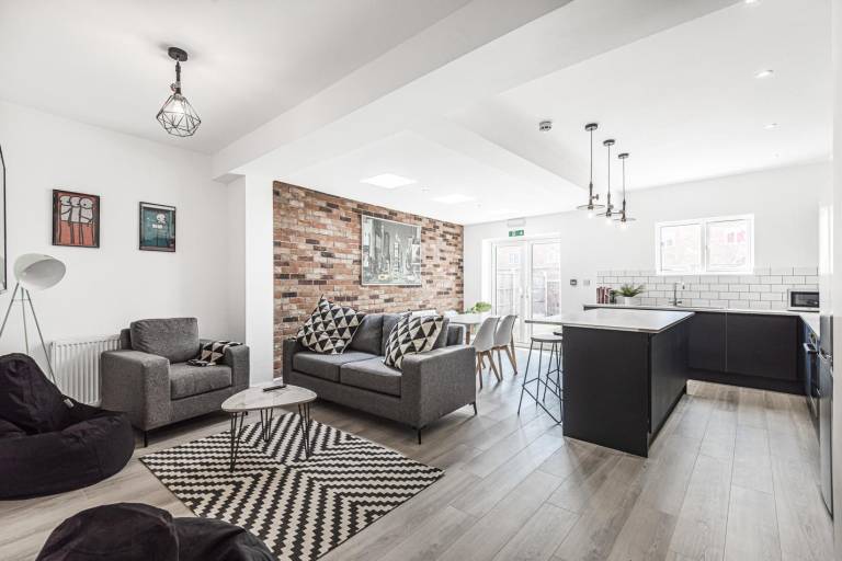 Child-friendly spacious vacation home with yard | Good for workation | Pet-friendly in Coventry