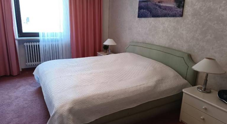Nichtraucher Zimmer mit Sonnenaufgang Kuhlschrank Ventilator und ruhiger Innenhof Obergeschoss be