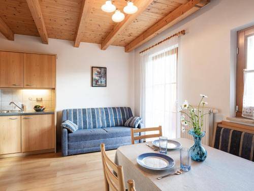 Holiday apartment with terrace & yard — photo 3
