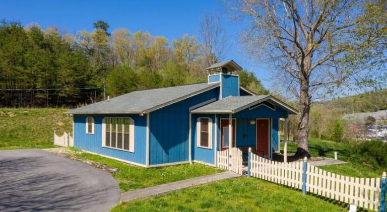 Vacation home with jacuzzi in Pigeon Forge, TN