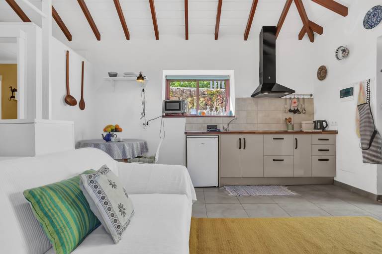 Tiled House with Sea & Mountain Views, Wi-Fi, Terrace, Garden, Pet-Friendly — photo 5