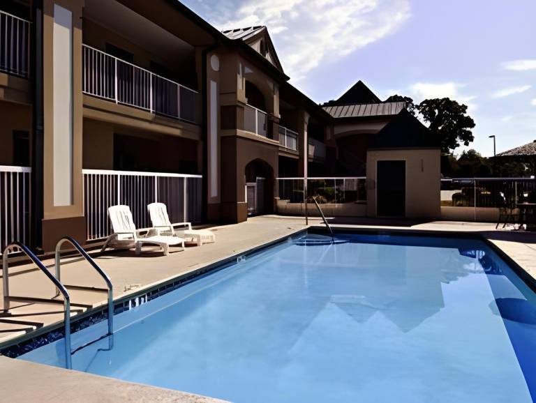 Super 8 by Wyndham Marianna I-10 — photo 4