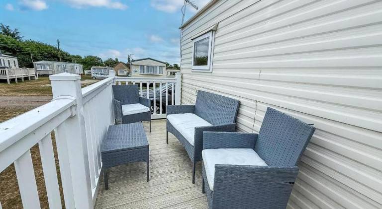 Gorgeous Caravan With Decking In Breydon Water Holiday Park, Ref 10081B — photo 4