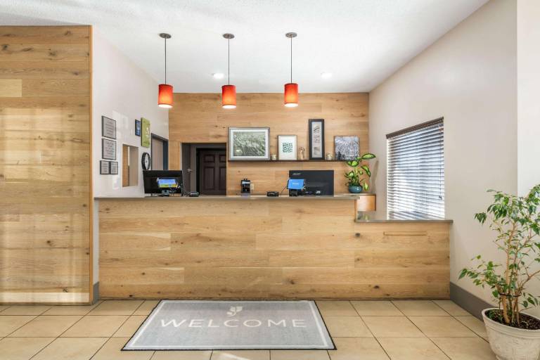 Country Inn & Suites by Radisson, Watertown, SD — photo 4