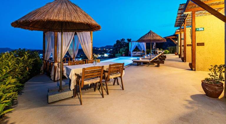 Villa with patio, grill & yard — photo 3