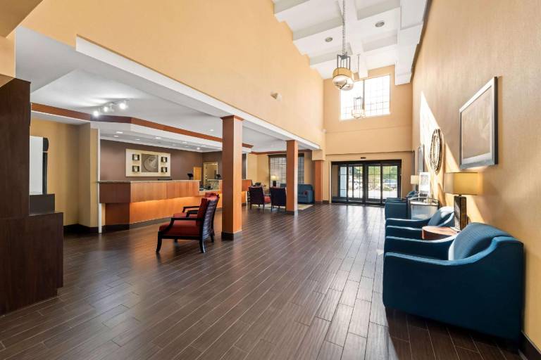 Comfort Suites Roanoke - Fort Worth North — photo 2