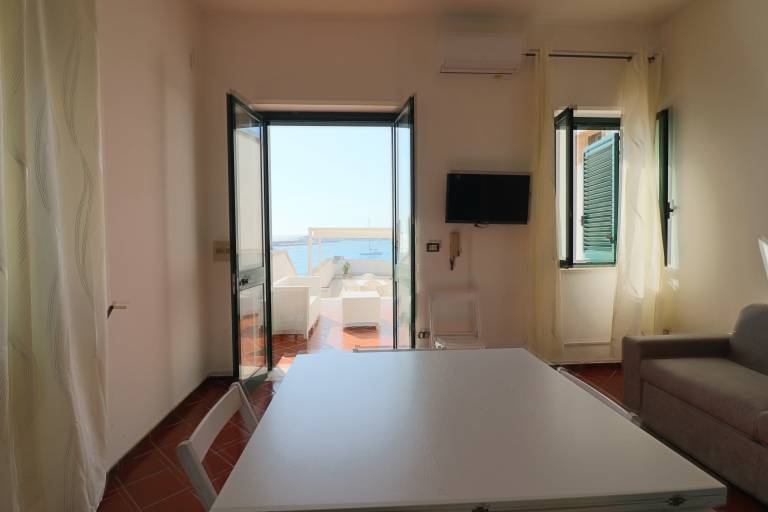 House with patio | City view — photo 3