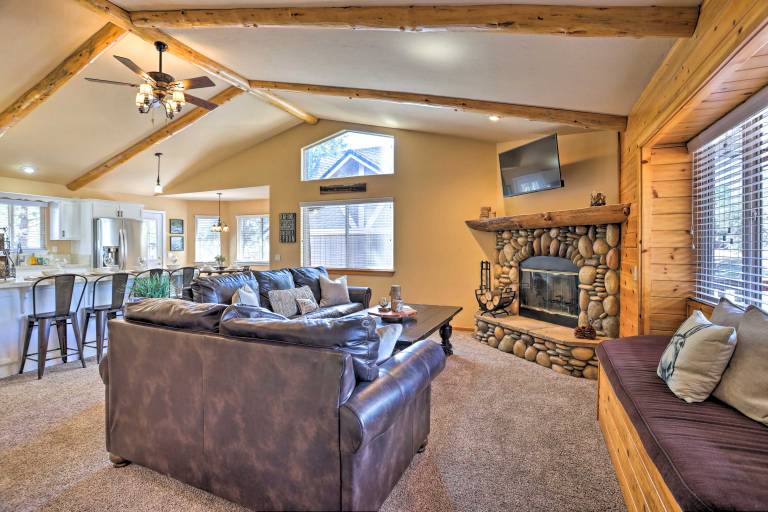 Pet-Friendly Big Bear Cabin  6 Mi to Ski Resorts! — photo 2