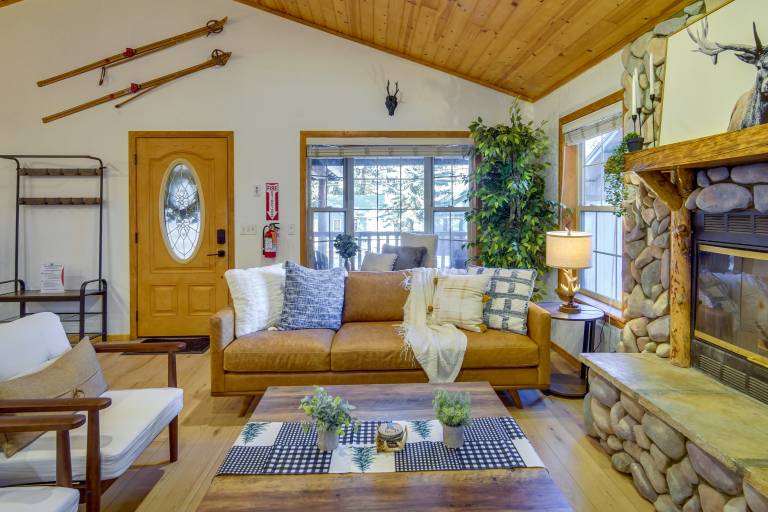 Big Bear Lake Retreat w/ Game Room: 1 Mi to Slopes — photo 4