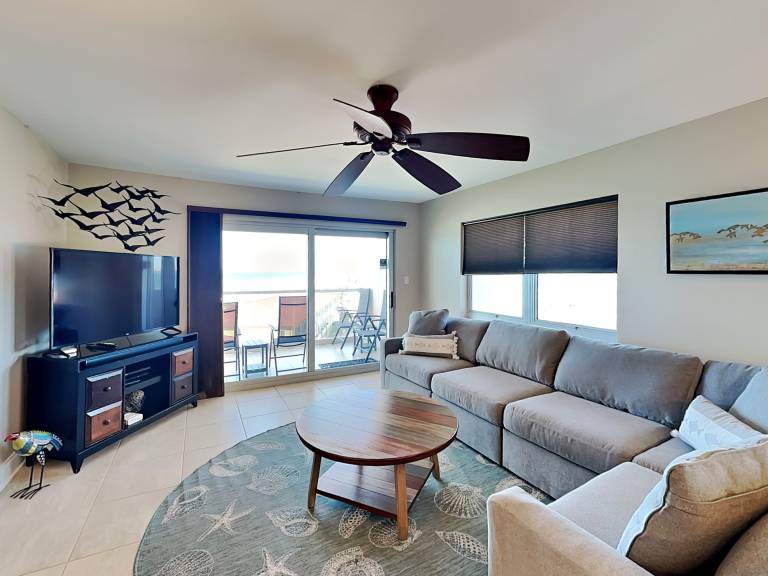 Regency Towers 808 West — photo 2