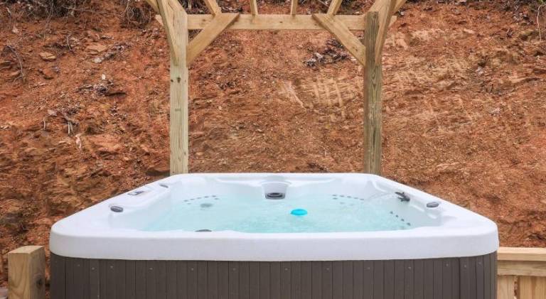 Fabulous 4Bed 3 bath Cottage Pool Hot tub Games — photo 4
