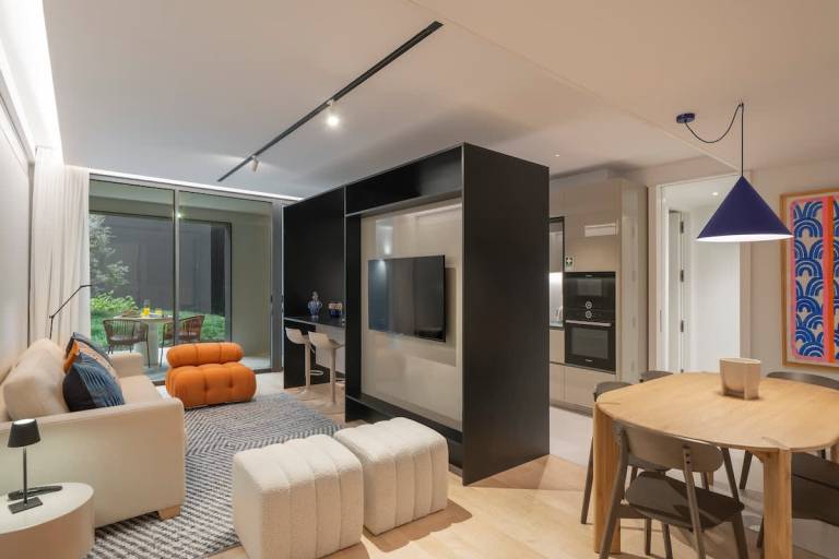 Apartment with garden & pool | Next to Farmers Market | Suitable for remote work — photo 3