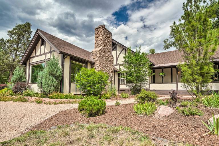 Spacious Manitou Home w Views in Central Location