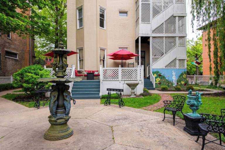 DuPont Mansion Bed & Breakfast