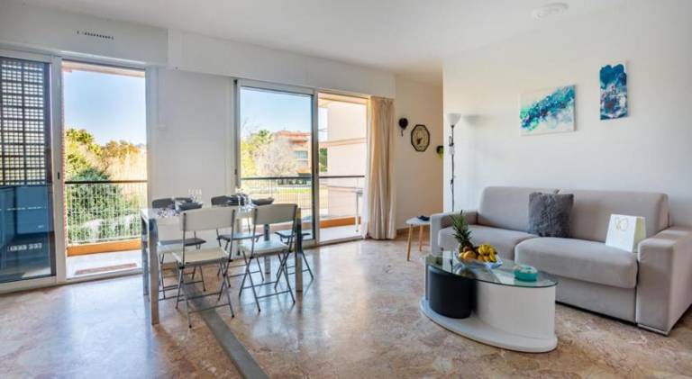 Rental apartment with terrace, private pool & yard — photo 3