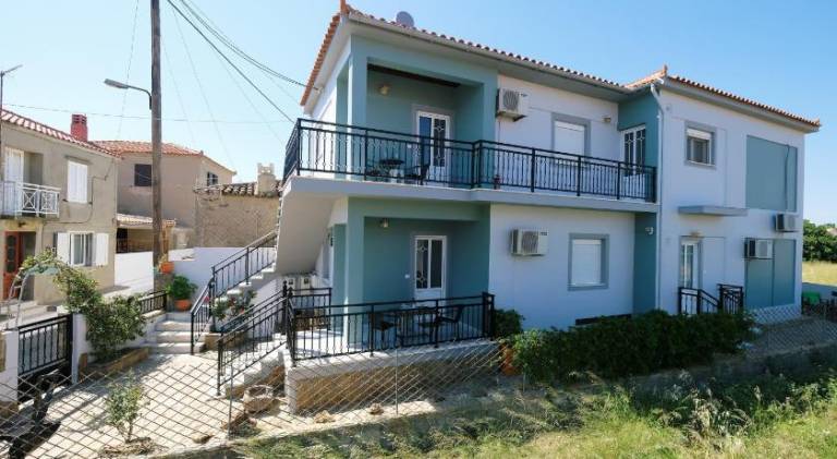 Rental apartment with patio & yard in Lemnos