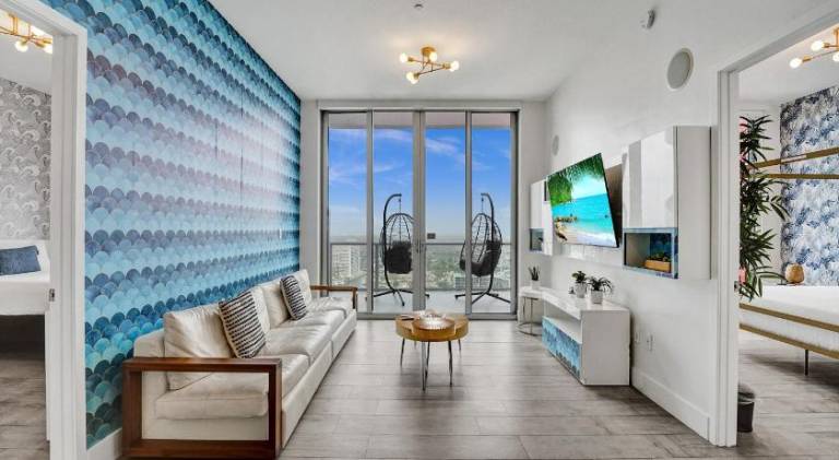 Apartment with pool — photo 3